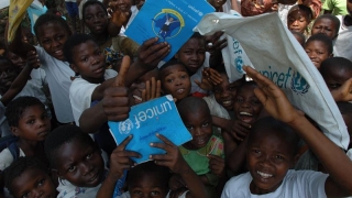 Studiu UNICEF: Unul din patru copii, la nivel mondial, sărac şi în pericol de moarte