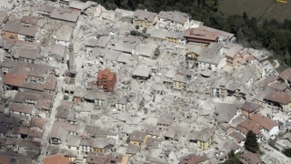 Cutremurele din Italia au deplasat solul cu 20 cm; sâmbătă va fi zi de doliu naţional