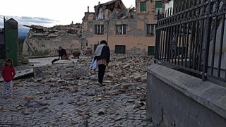Cutremur puternic în Italia. Mai mulți morți și zeci de răniți