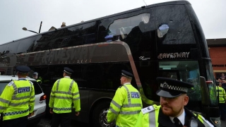 West Ham United interzice pe viaţă accesul suporterilor care au atacat autocarul echipei Manchester United