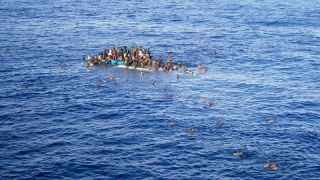 Zeci de imigranţi înecaţi în Mediterana
