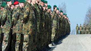 Zeci de islamişti infiltraţi în armata germană