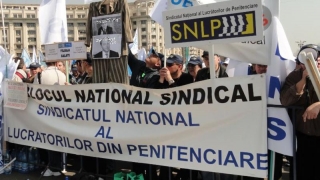 Zeci de sindicaliști au protestat în fața Administrației Naționale a Penitenciarelor
