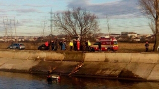 O mașină a căzut în râul Dâmbovița! O persoană decedată și două grav rănite