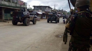 Opt presupuși civili, decapitați de rebelii islamiști în orașul asediat Marawi din Filipine
