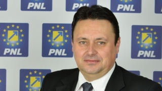 Senatorul Andrei Volosevici, trimis în judecată pentru trafic de influenţă, demisionează din PNL