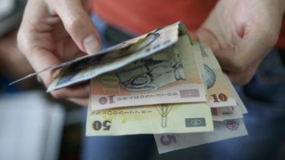 Leul s-a depreciat în iunie în faţa principalelor trei valute