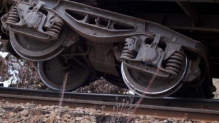 Tren de marfă, deraiat, două vagoane s-au răsturnat