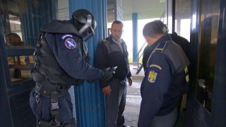 18 polițiști de la vama Stamora-Moravița, reținuți de procurori