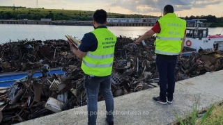 Șlepuri cu peste 1.000 tone de deșeuri, descoperite în Portul Murfatlar