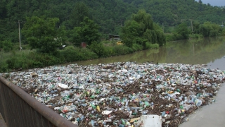 Semnal de alarmă! Dunărea, din ce în ce mai poluată cu plastic, pesticide şi deşeuri farmaceutice