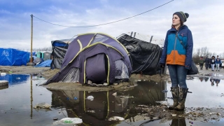 Franța intenționează să desființeze definitiv tabăra de imigranți de la Calais