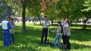 De Ziua Pământului, elevii au plantat copaci în Parcul Tăbăcărie