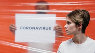 Din nou, peste 10.000 cazuri noi de persoane infectate cu SARS – CoV – 2