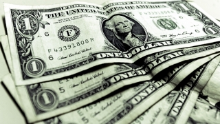 Dolarul american, cotat marți la un nou maxim istoric: 4,3502 lei