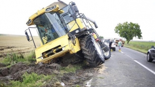 Drumuri distruse în județul Constanța. Cine le repară?