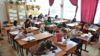 81.000 de elevi, certificat de utilizator experimentat la comunicare în limba română