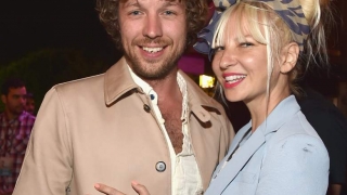 Sia și Erik Anders Lang divorțează după doi ani de mariaj