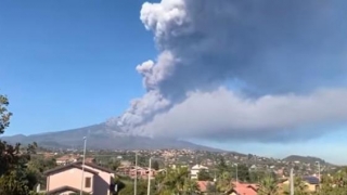Un cutremur puternic a zguduit Sicilia, ca urmare a erupţiei vulcanului Etna