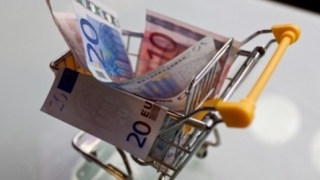 Euro, la cel mai ridicat nivel din ultimele cinci luni, pe fondul alegerilor din Franța