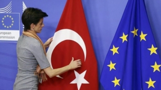 Ankara cere UE exceptarea de la vize, din octombrie, pentru cetățenii turci