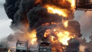 Zeci de morți după explozia unei cisterne cu benzină în Mozambic