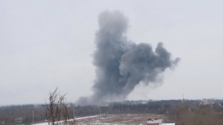 Explozie urmată de un incendiu, la un depozit de muniții din Ucraina