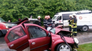 Un mort şi şapte răniţi, în urma unui accident rutier grav, la Cernica
