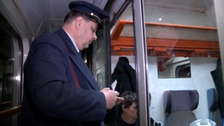 Peste 900 de persoane care călătoreau cu trenul fără bilet, depistate de poliţişti