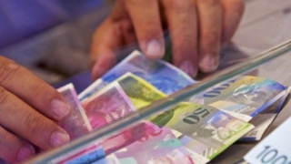 Clienții cu credite în franci elvețieni acuză Consiliul Patronatelor Bancare că încearcă să influențeze justiția