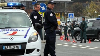 Mașină burdușită cu butelii de gaz, descoperită la Paris