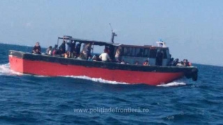 Nave cu sute de migranţi, interceptate în zona Vama Veche - 2 Mai