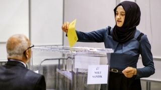 Turcii din Europa au început să voteze la referendumul propus de Erdogan
