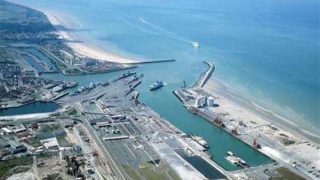 Traficul în portul Calais, întrerupt din cauza imigranţilor