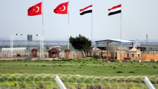 Turcia a ridicat peste jumătate din zidul de beton prevăzut la granița cu Siria