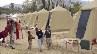 Mii de refugiați din Grecia dorm în frig
