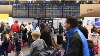 Zeci de mii de pasageri blocaţi în aeroporturi din cauza grevei piloţilor companiei SAS