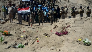O groapă comună cu 100 de cadavre decapitate, descoperită în Irak