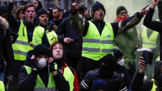 Guvernul francez a făcut greşeli în gestionarea protestelor vestelor galbene