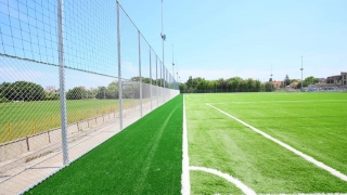 Rulourile de gazon artificial au fost instalate la stadionul „Gheorghe Hagi”