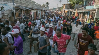 Un autobuz a lovit un grup de oameni în Haiti. Mai multe persoane au decedat