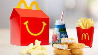 În SUA, McDonald's își revizuiește în bine meniurile”Happy Meals”. Până în.. 2022 se vor modifica și la noi