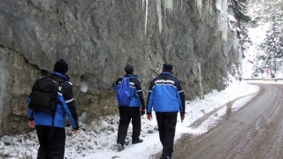 Șapte persoane rătăcite pe munte, recuperate de autorități după 12 ore
