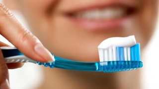 Igienă orală 0! Românii nu se spală pe dinți!