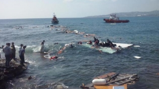 Opt imigranți, dați dispăruți după ce vasul pe care se aflau a naufragiat
