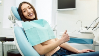 Cum se explică eficiența tratamentului cu implant dentar? Iată ce tehnologie se află la baza sa!