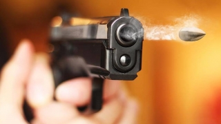 Un poliţist de la Rutieră a împuşcat mortal un bărbat după ce nu a oprit la somaţie