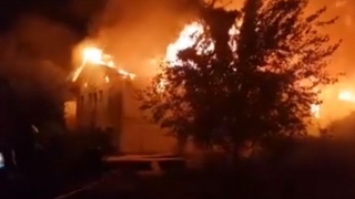 Incendiu de proporţii la o baracă ocupată de familii nevoiaşe din Cernavodă