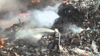 Incendiu la rampa de gunoi a Clujului, focul ar fi fost provocat
