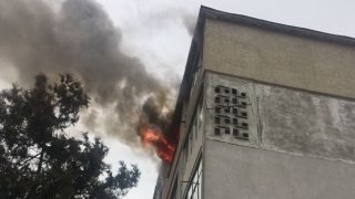 Explozie urmată de incendiu violent într-un bloc din Constanța